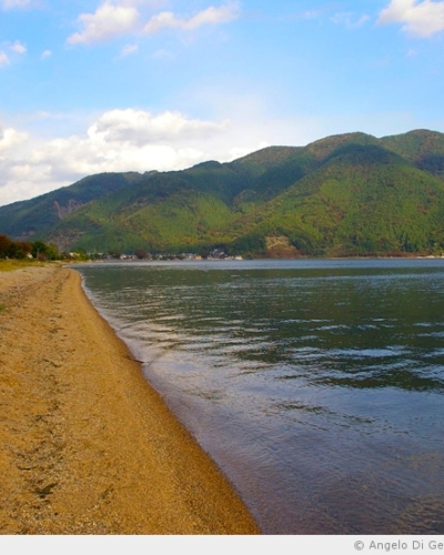 Discussion avec l’immense lac Biwa